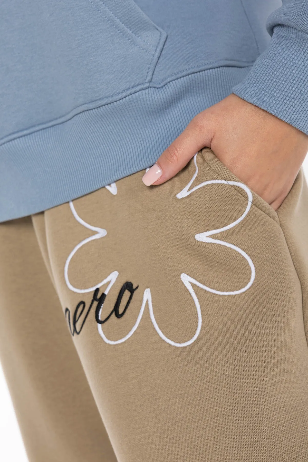 AERO FLORAL EMBROIDERED JOGGER SWEATPANTS-VINTAGE KHAKI