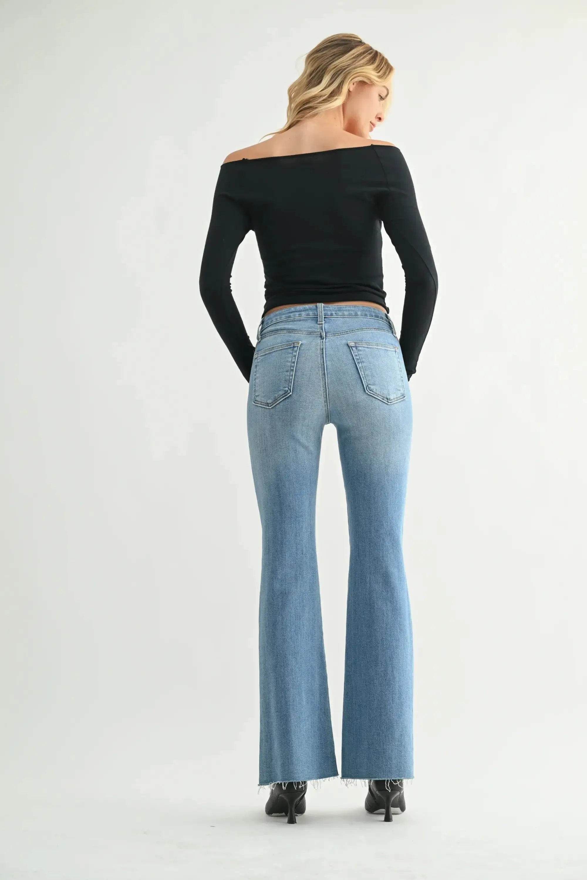MID RISE BOOTCUT JEANS WITH SCISSOR CUT HEM